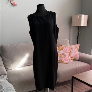 Chic Black Sleeveless Midi Dress